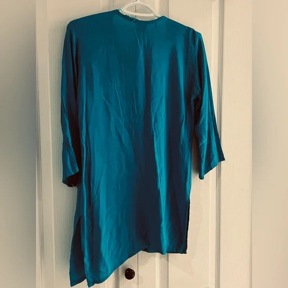 Medium Top - Picture 2 of 3